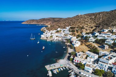 Katapola Köyü, hava görünümünü Amorgos Island, Cyclades, Ege, Yunanistan