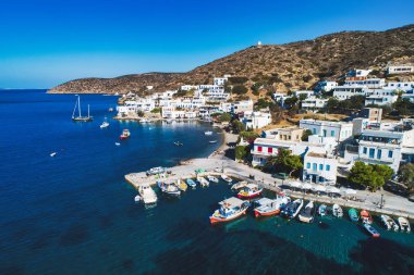 Katapola Köyü, hava görünümünü Amorgos Island, Cyclades, Ege, Yunanistan
