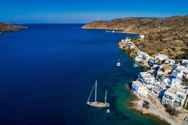 Katapola Köyü, hava görünümünü Amorgos Island, Cyclades, Ege, Yunanistan