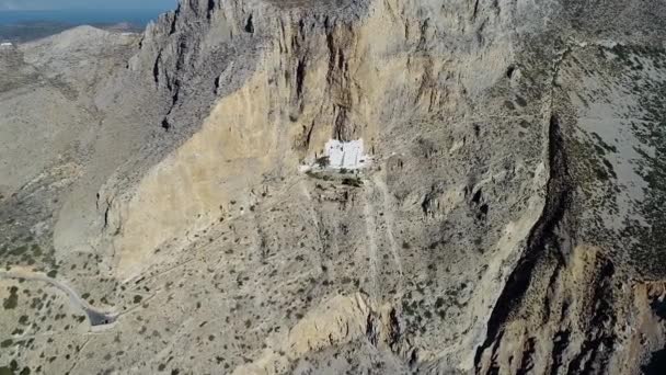 Vista Aérea Del Monasterio Panagia Hozovitissa Isla Amorgos — Vídeos de Stock
