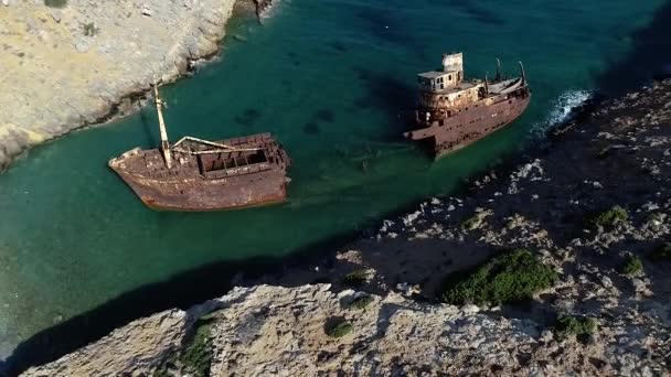 アモルゴス島 キクラデス諸島ギリシャの難破船オリンピアの航空写真 — ストック動画