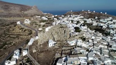 Amorgos Adası-havadan görünümü Chora köyü. Yunanistan, yan