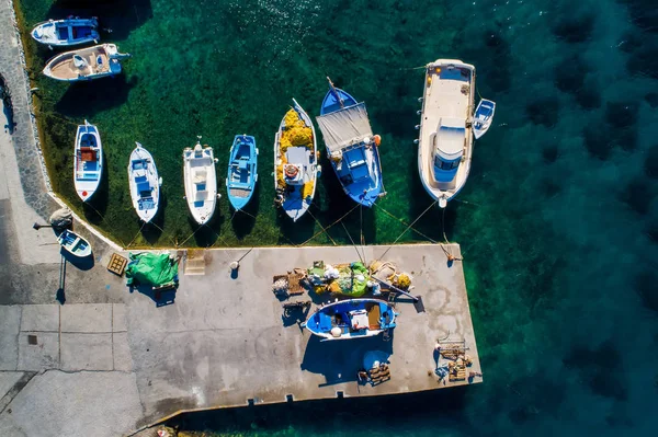 Luchtfoto Van Traditionele Vissersboten Katapola Haven Eiland Amorgos Griekenland — Stockfoto