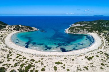 Voidokilia Beach, Voidokilia lagün güzel görünümü, Messinia, Yunanistan bir yüksek noktasından Akdeniz Avrupa'nın en iyi plajlarından panoramik havadan görünümü