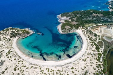 Voidokilia Beach, Voidokilia lagün güzel görünümü, Messinia, Yunanistan bir yüksek noktasından Akdeniz Avrupa'nın en iyi plajlarından panoramik havadan görünümü