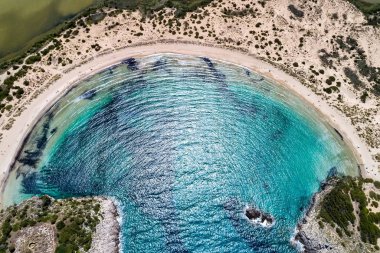 Voidokilia Beach, Voidokilia lagün güzel görünümü, Messinia, Yunanistan bir yüksek noktasından Akdeniz Avrupa'nın en iyi plajlarından panoramik havadan görünümü
