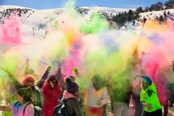 Seli Greece February 2019 Crowds Unidentified People Throw Colour Powderduring — Stock Photo, Image