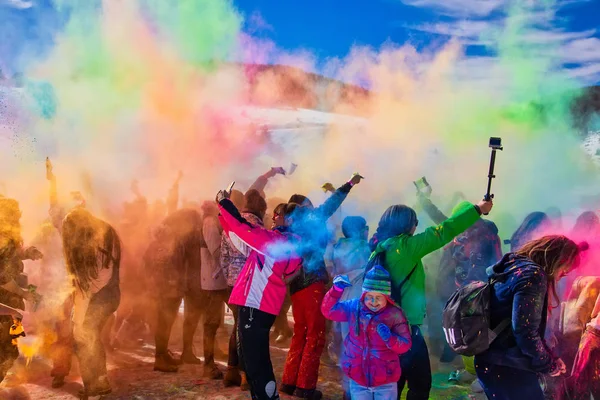 Seli Greece February 2019 Crowds Unidentified People Throw Colour Powderduring — Stock Photo, Image