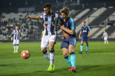 Thessaloniki, Yunanistan - 19 Şubat 2019: Tanımsız oyuncular Paok - Tottenham Toumba Stadyumu'nda arasında ikinci turu için Uefa Gençlik Ligi maç sırasında eylem