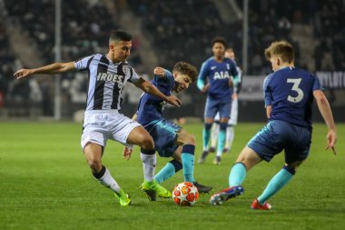Thessaloniki, Yunanistan - 19 Şubat 2019: Tanımsız oyuncular Paok - Tottenham Toumba Stadyumu'nda arasında ikinci turu için Uefa Gençlik Ligi maç sırasında eylem