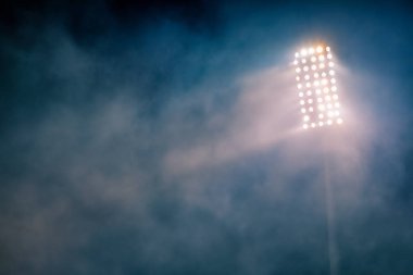 stadyum ışıkları ve duman