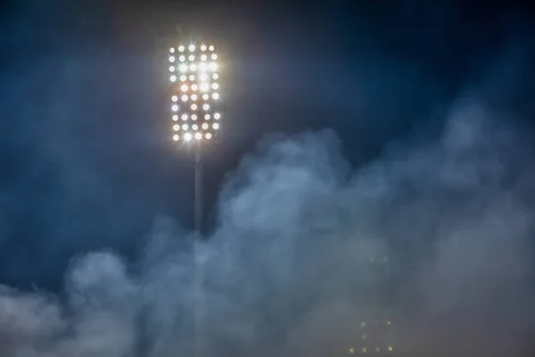 Lumières de stade et fumée — Photo
