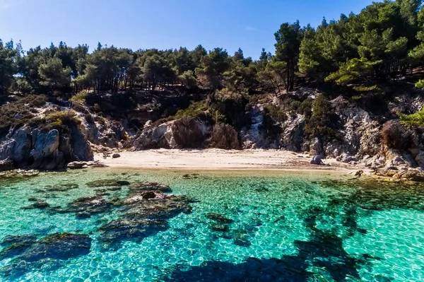 Kavourotrypes o Orange è un piccolo paradiso di piccole spiagge loc — Foto Stock