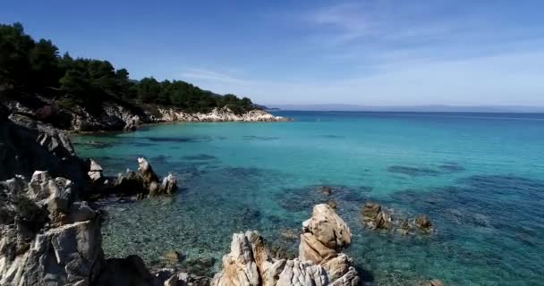 Kavourotrypes 오렌지 항공기와 Armenistis와 Chalkidiki 그리스에서에서 Platanitsi 위치한 해변의 낙원입니다 — 비디오