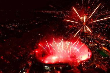 Havai fişekile Toumba Stadyumu'nun havadan çekimi