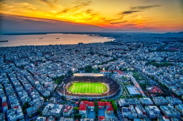 Luchtfoto van het Toumba-stadion vol fans van PAOK celebrat — Stockfoto