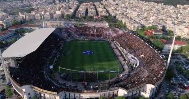 希腊塞萨洛尼基 2019年4月21日 图姆巴体育场的空中拍摄 满是波克球迷庆祝希腊超级联赛冠军的夺冠 — 图库视频影像