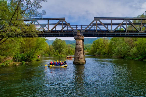 Adventure team doing rafting on the cold waters of the Nestos Ri — Stock Photo, Image