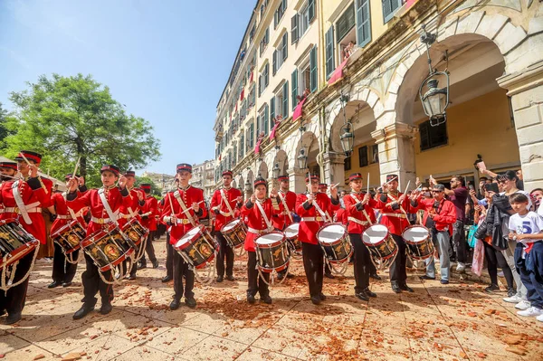 Músicos da Filarmônica tocando em Corfu feriado de Páscoa celebrati — Fotografia de Stock