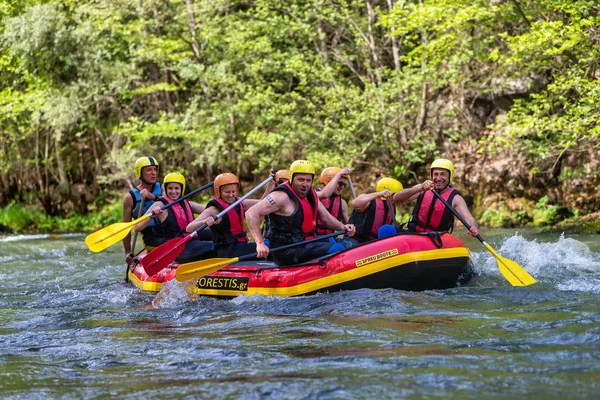 Adventure team doing rafting on the cold waters of the Nestos Ri — Stock Photo, Image