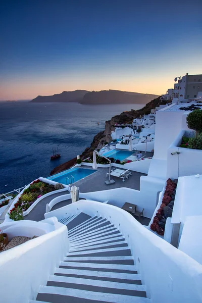 Oia village in Santorini island at sunset in Greece — Stock Photo, Image