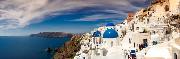 Oia Village op het eiland Santorini bij zonsondergang in Griekenland — Stockfoto