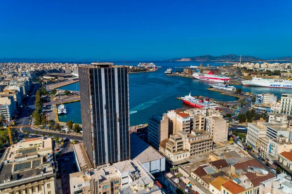 Foto panorámica del dron aéreo del Pireo y el famoso puerto en d — Foto de Stock