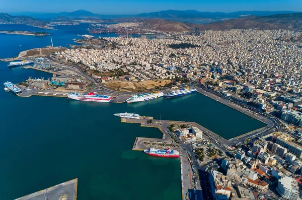 Foto panorámica del dron aéreo del Pireo y el famoso puerto en d — Foto de Stock