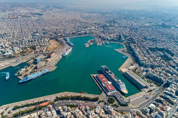 Foto panorámica del dron aéreo del Pireo y el famoso puerto en d —  Fotos de Stock