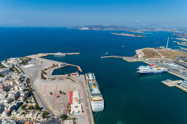 Vzdušná, panoramatická fotka Pirea a slavného přístavu v d — Stock fotografie