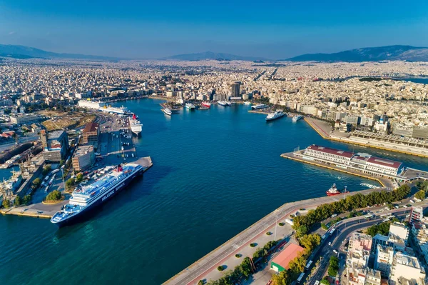Vzdušná, panoramatická fotka Pirea a slavného přístavu v d — Stock fotografie