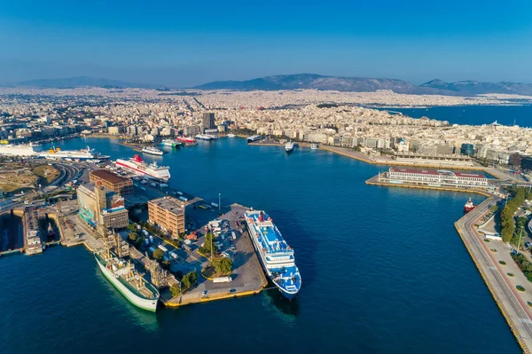 Aerial drone panoramische foto van Piraeus en de beroemde haven in d — Stockfoto