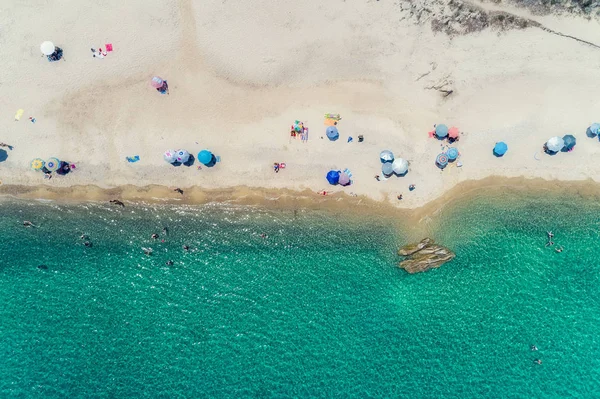 Vista superior de la playa de Fava en Chalkidiki, Grecia. Fotografía aérea — Foto de Stock