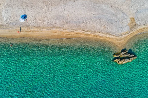 ギリシャ、チャルキディキのファヴァビーチのクローズアップビュー。航空写真 — ストック写真