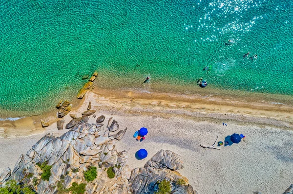 Κορυφαία θέα της παραλίας φάβα στη Χαλκιδική, Ελλάδα. Αεροφωτογράφηση — Φωτογραφία Αρχείου