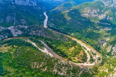 Xanthi, Yunanistan'da Nestos nehri havadan görünümü.