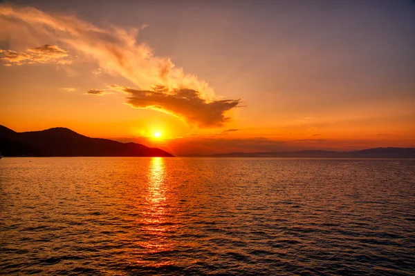 Magische zonsondergang op het eiland Thassos in Griekenland — Stockfoto