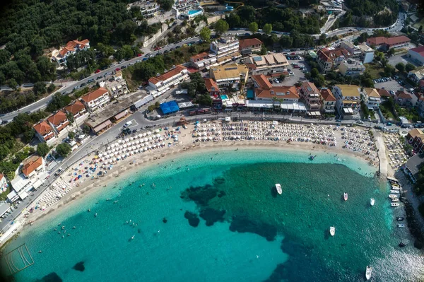 Vista aérea de la ciudad costera de Parga, Grecia durin —  Fotos de Stock