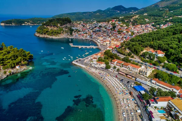 Aerial cityscape view of the coastal city of Parga, Greece durin — Stock Photo, Image