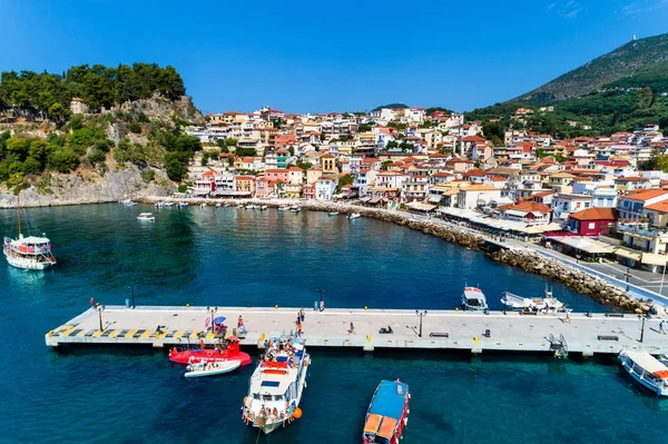 Aerial cityscape view of the coastal city of Parga, Greece durin — Stock Photo, Image