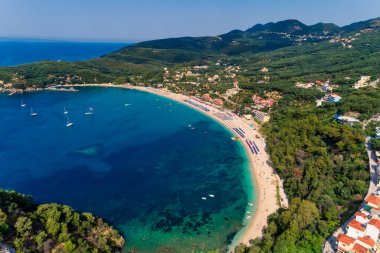 Parga Epirus valtos plajı havadan görünümü, Yunanistan, Avrupa.