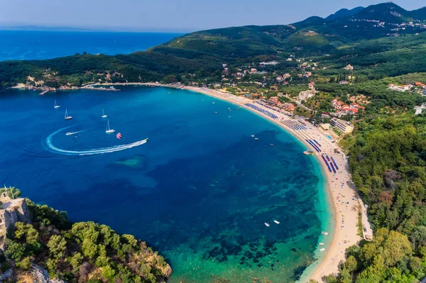 Letecký pohled na pláž Valtos v Parga Epiiru, Řecko, Evropa. — Stock fotografie