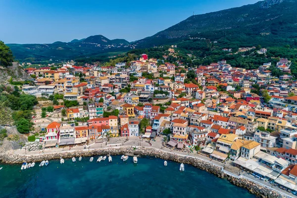 Parga kıyı kenti havadan şehir manzarası, Yunanistan durin