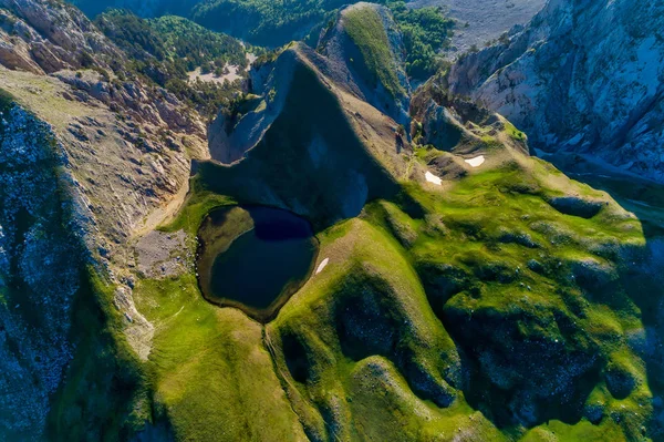 Drakolimni z Tymfi. Jezero se nachází v nadmořské výšce 20 m AB — Stock fotografie