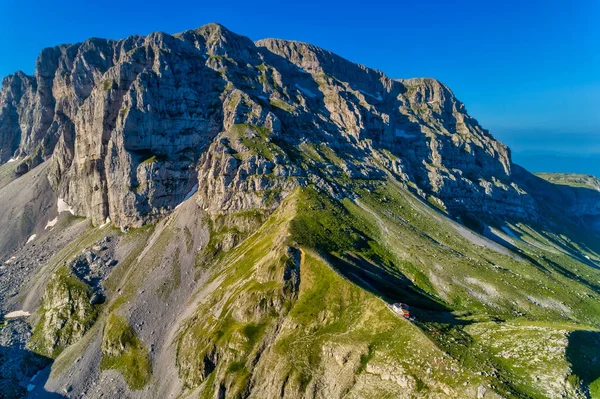Een adembenemend panoramisch uitzicht op de berg Tymfi in de Zagori-regio — Stockfoto