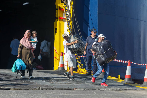 Refugees and migrants disembark to the port of Thessaloniki afte