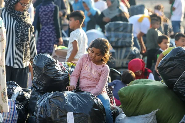 Uchodźcy i migranci wyruszają do portu w Salonikach regiona — Zdjęcie stockowe