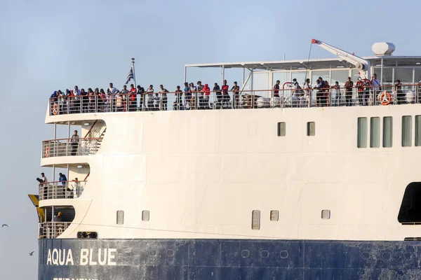 Refugiații și migranții debarcă în portul Salonic afte — Fotografie, imagine de stoc