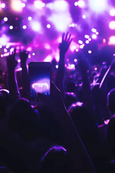 People taking photographs with touch smart phone during a music — Stock Photo, Image