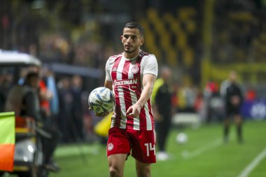 Yunan Süper Ligi karşılaşması Aris Olympiacos 'a karşı